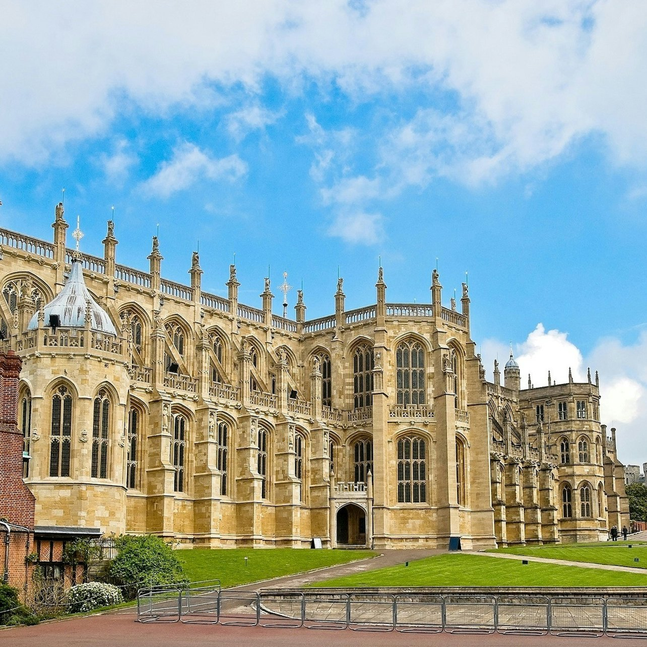 Windsor Castle: Afternoon Tour from Victoria Station - Photo 1 of 5